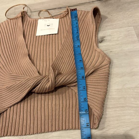 Rivals + Resilience NWT Rib Cropped Twisted Front Top. - Picture 5 of 5